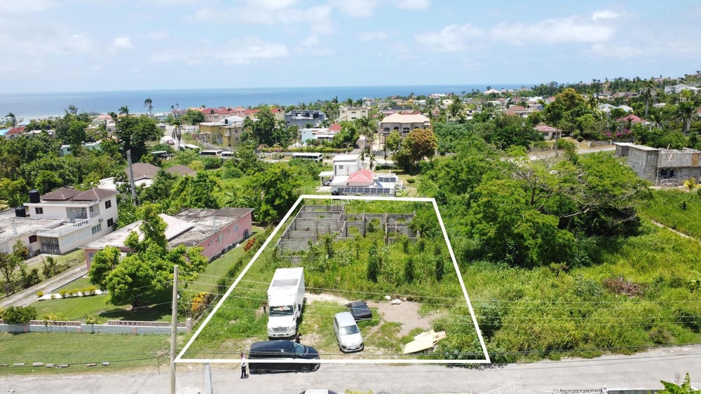 EDINGBURGH RD., CORAL GAR, Ironshore, St. James