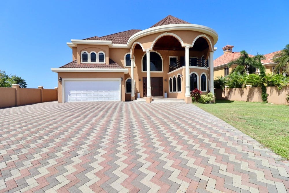 MANSFIELD ESTATE, OCHO RI