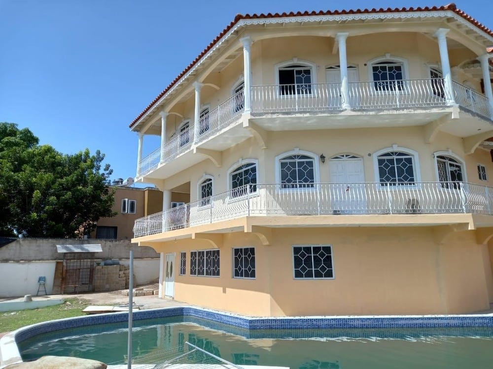 7 CHARLEMONT DRIVE, Kingston 6, St. Andrew