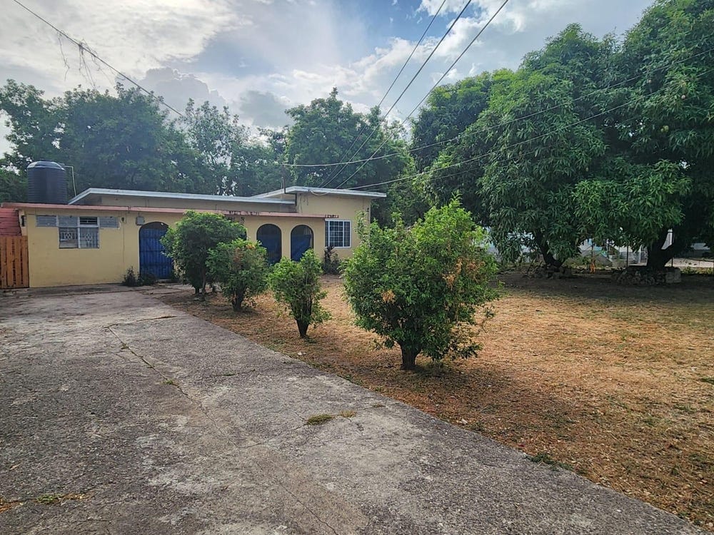 11A LOUNSBURY AVENUE, Kingston 8, St. Andrew