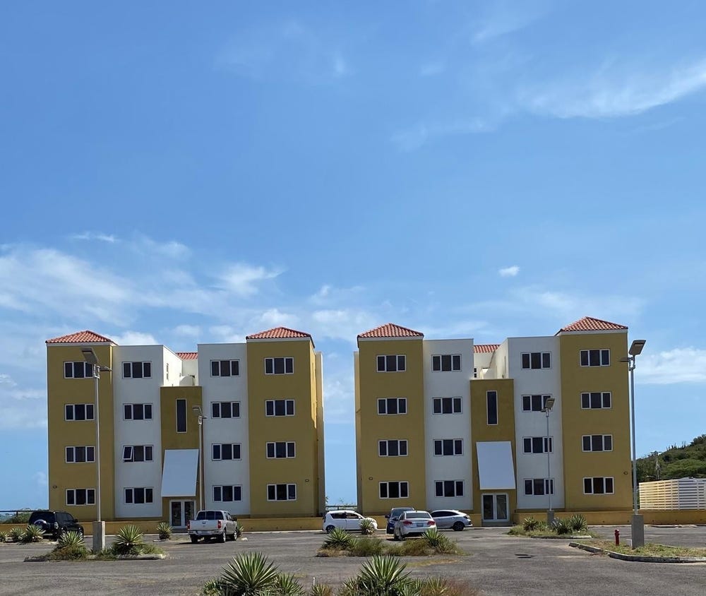 BAY FRONT VILLAS AND APT