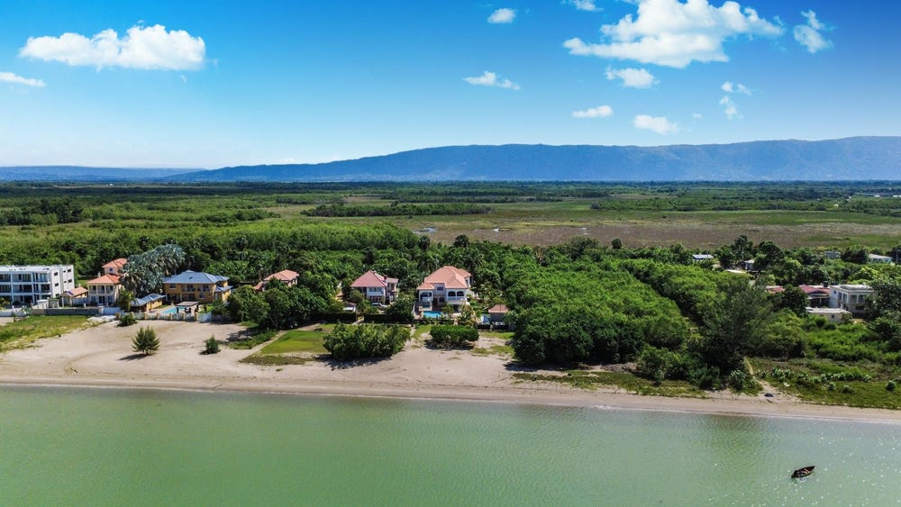 79 CRANE ROAD, Black River, St. Elizabeth Parish
