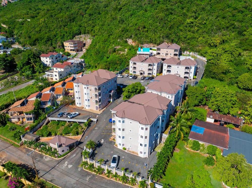 18 MAYFAIR AVENUE, Red Hills, St. Andrew