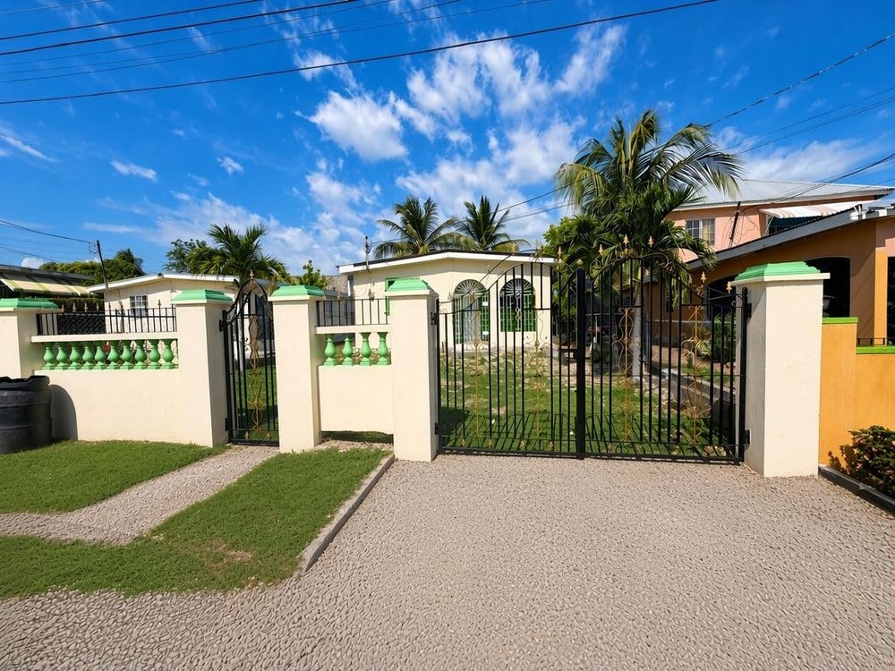 OCEAN CRESCENT, Old Harbour, St. Catherine