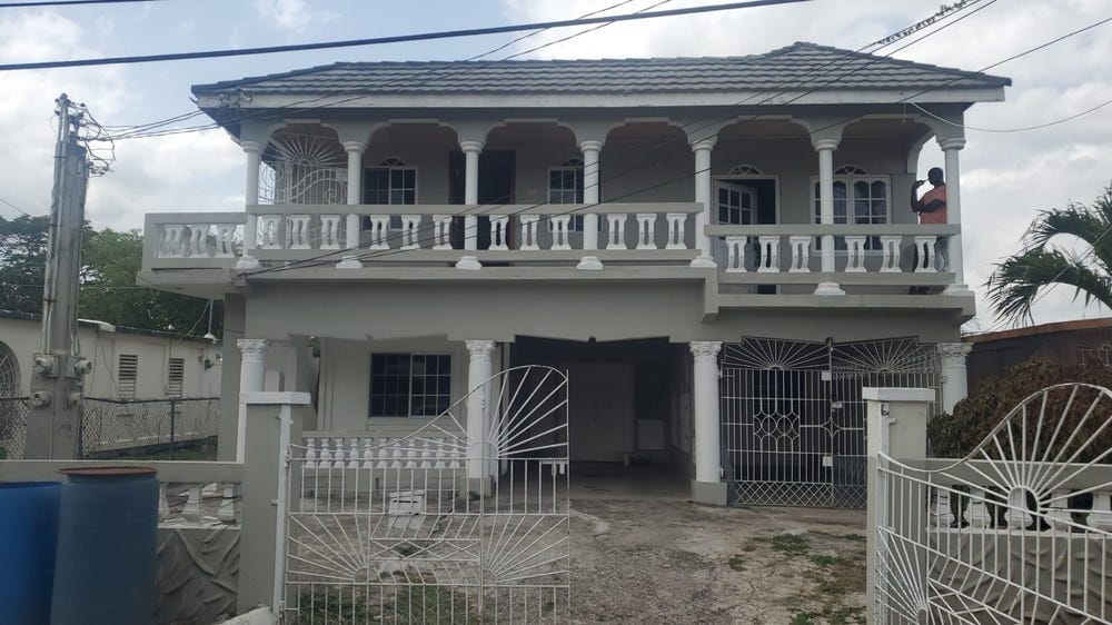 45 MIDLAND GLADES, Four Paths, Clarendon
