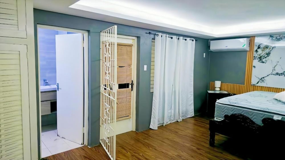 COUNTRY MANOR APARTMENTS