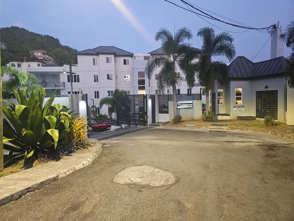 7 DEGENHART CLOSE unit: 2, Kingston 6, St. Andrew