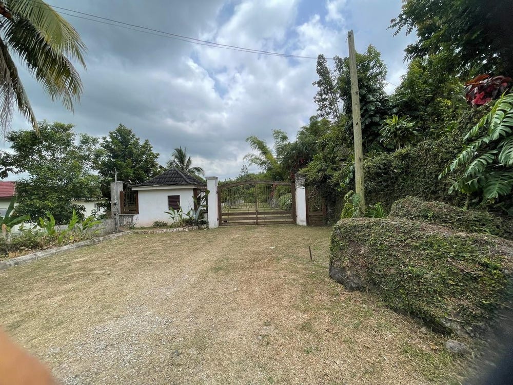 BOONE HALL STONY HILL, Kingston 9, St. Andrew