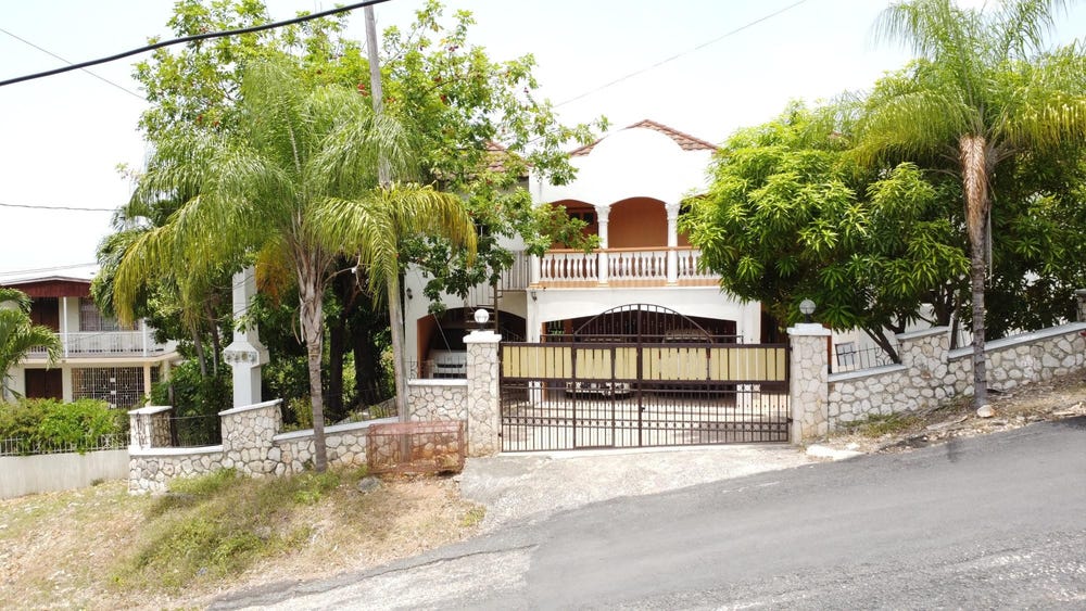 W GREAT HOUSE CIRCLE, Kingston 19, St. Andrew