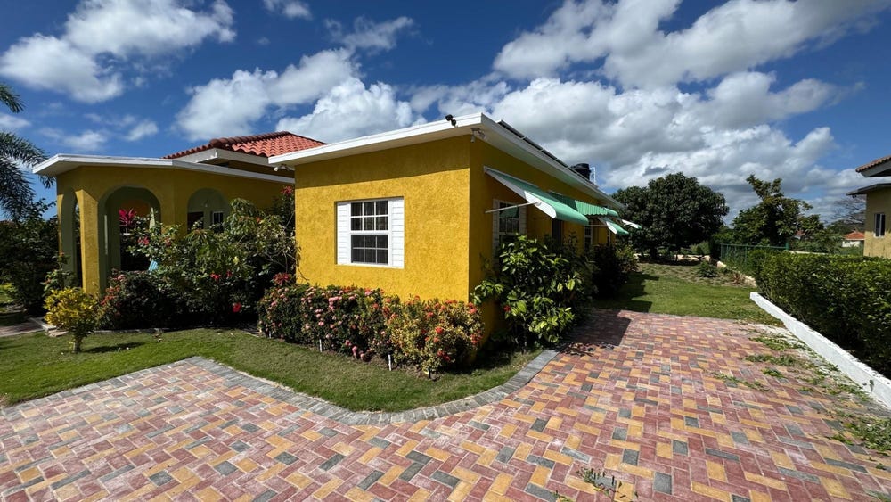 44 AQUEDUCT COUNTRY CLUB, Bushy Park, St. Catherine