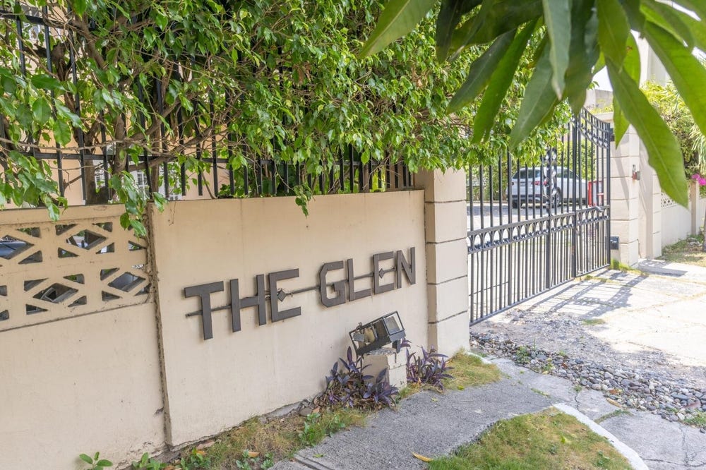 23 GLENHOPE AVENUE unit: 10, Kingston 6, St. Andrew