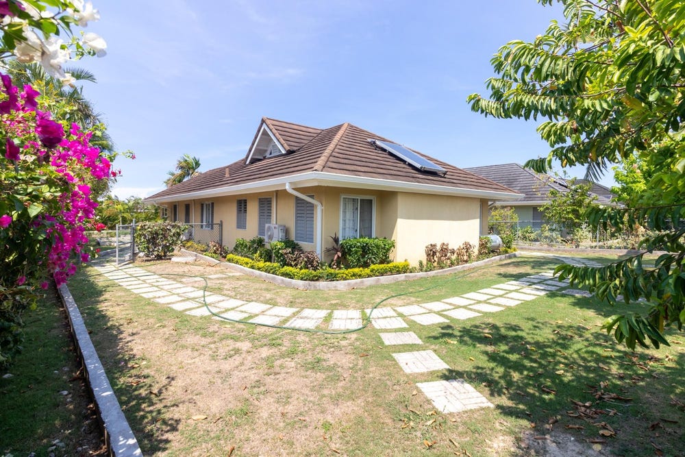 RICHMOND ESTATES, Runaway Bay, St. Ann