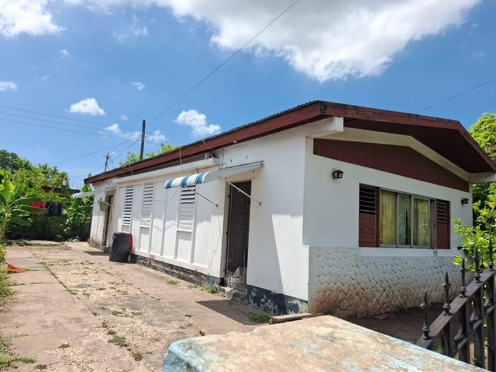 DUHANEY DRIVE, KINGSTON 20