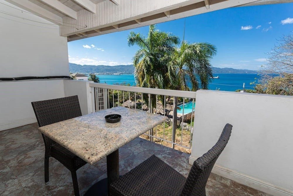 14 QUEENS DR., ST. JAMES