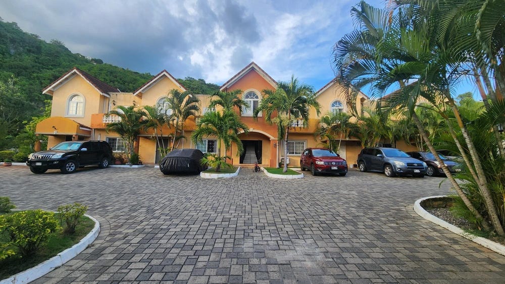 HILLSIDE DRIVE, KINGSTON