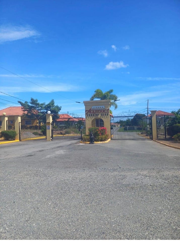 78 AQUEDUCT COUNTRY CLUB, Bushy Park, St. Catherine