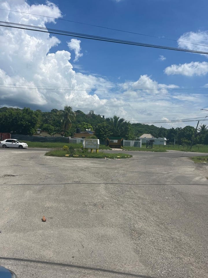 SUNFISHER DRIVE LAURISTON