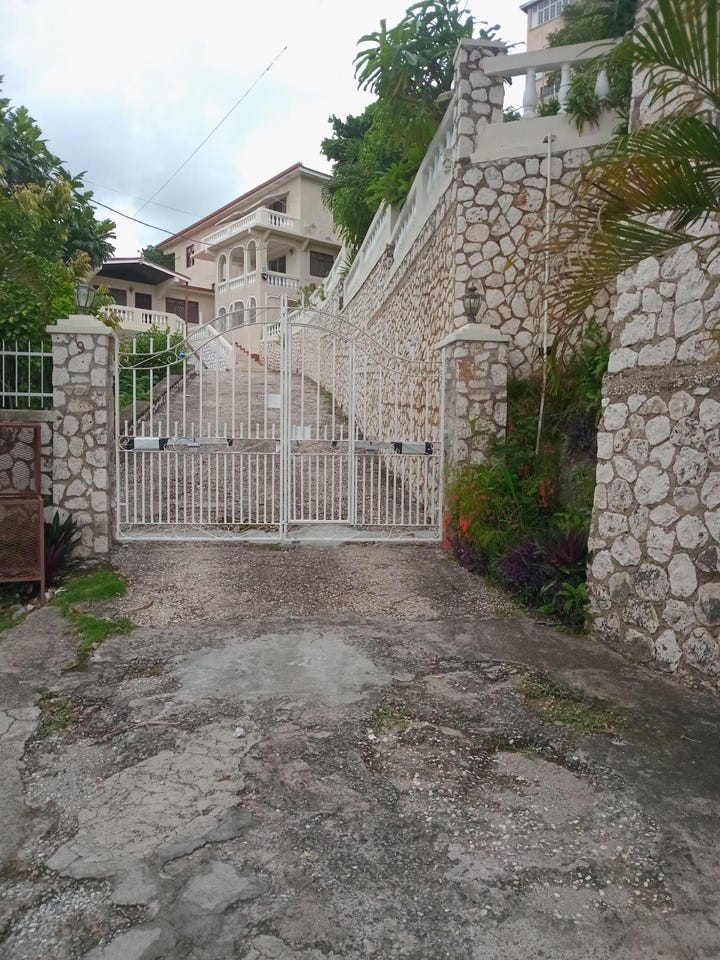 TIARA CLOSE, QUEEN HILL, Kingston 19, St. Andrew