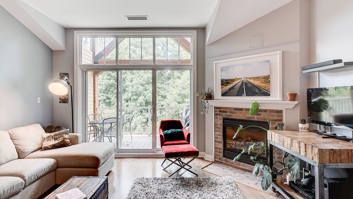 180 Rue du CercledesCantons 305, Bromont, Québec J2L3N2 Townhouse