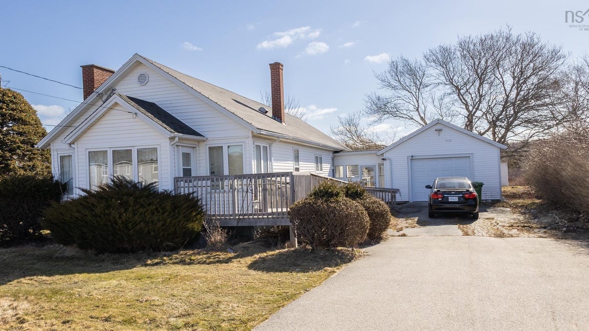 752 Highway 1, Hebron, Nova Scotia B5A 5Z5 House for Sale