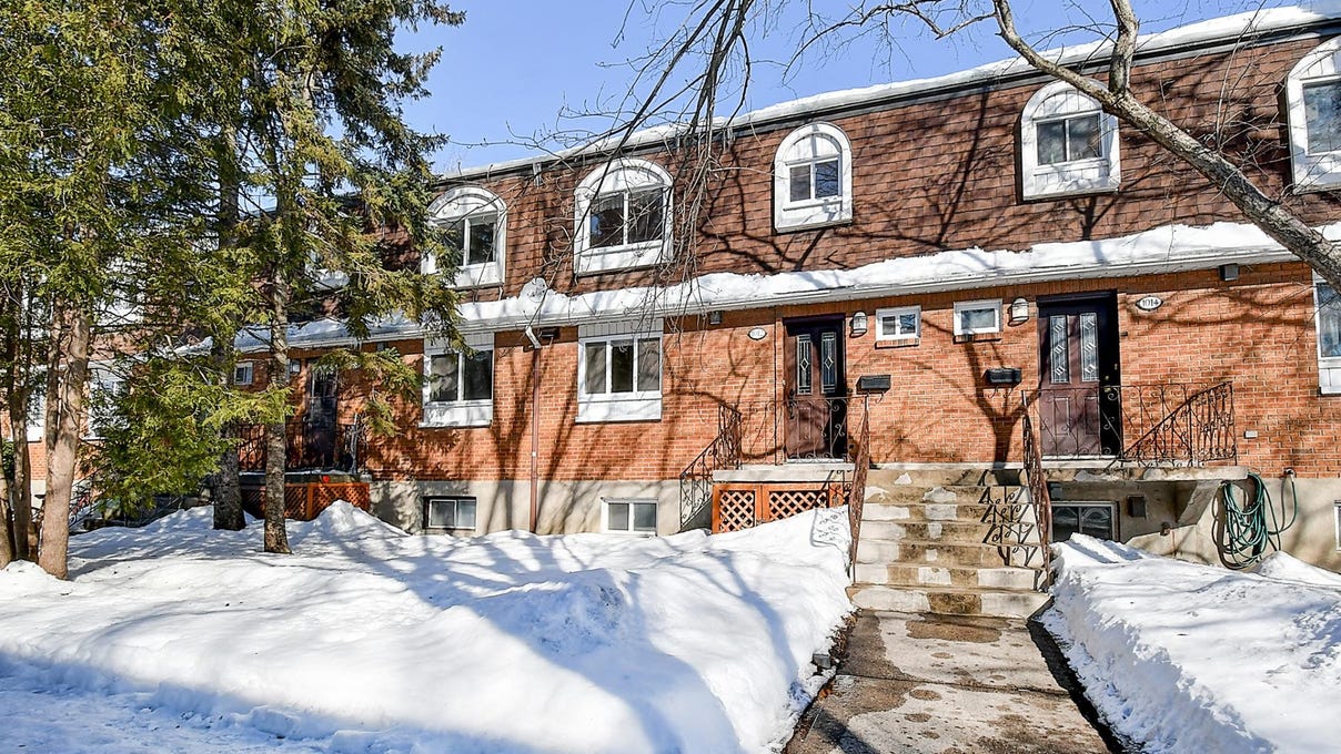 1012 Rue Legault, Longueuil (Greenfield Park), Québec J4V3C4 House for