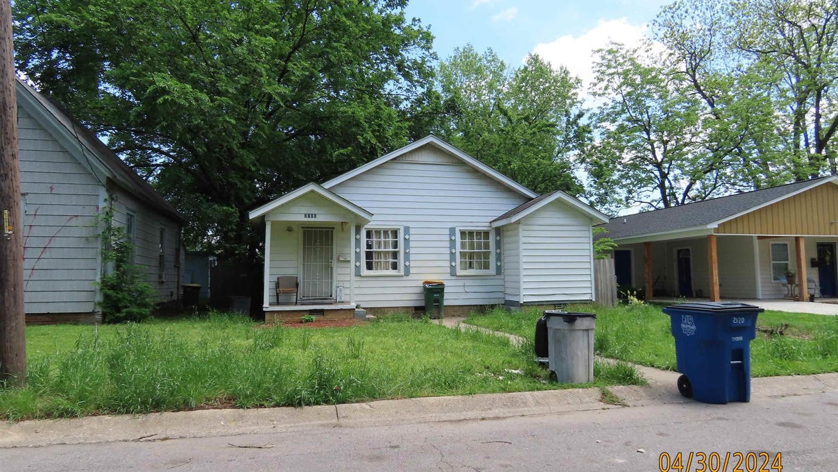 2120 Moss St  