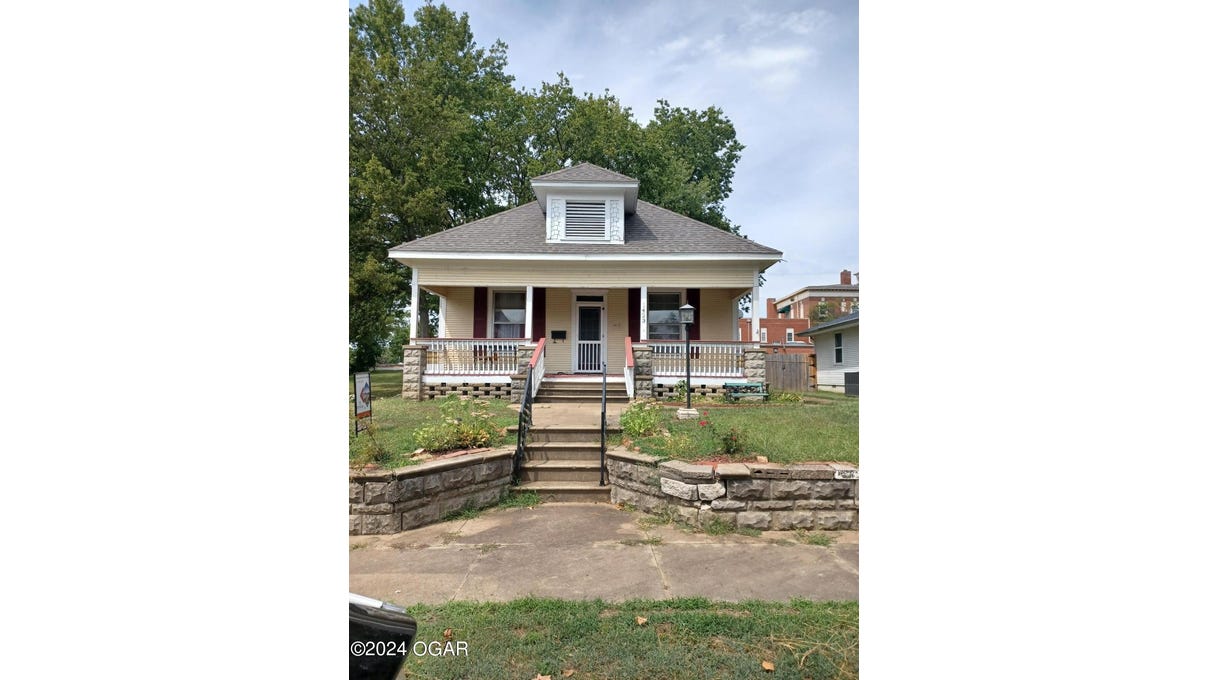 1423 W Daugherty St  