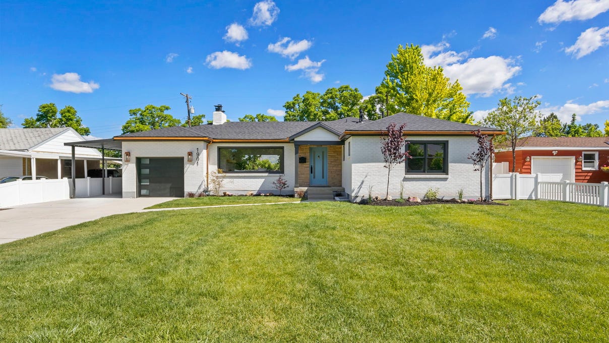 1901 E Hillcrest Ave  