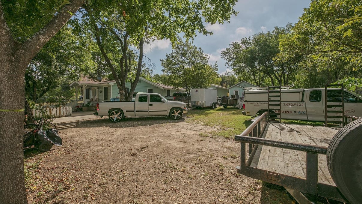 2355 Yellow Jacket LN  