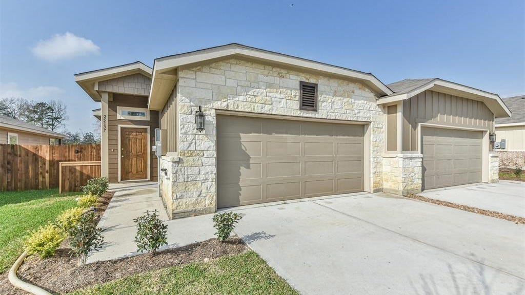 617-621 Blackland Dr