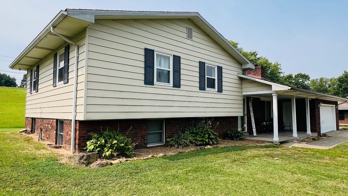 9 William Tell Blvd  