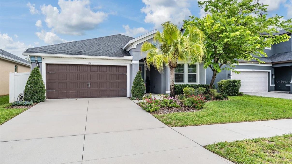 13829 FAIRWAY BUNKER DR  