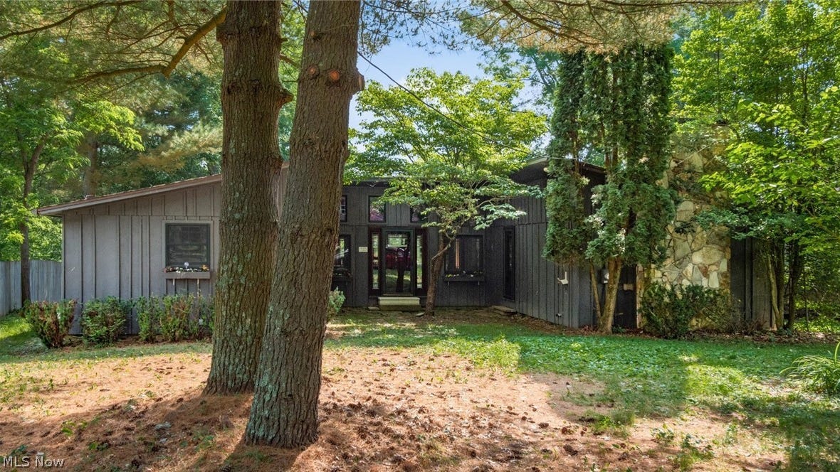 322 Locust Ln  