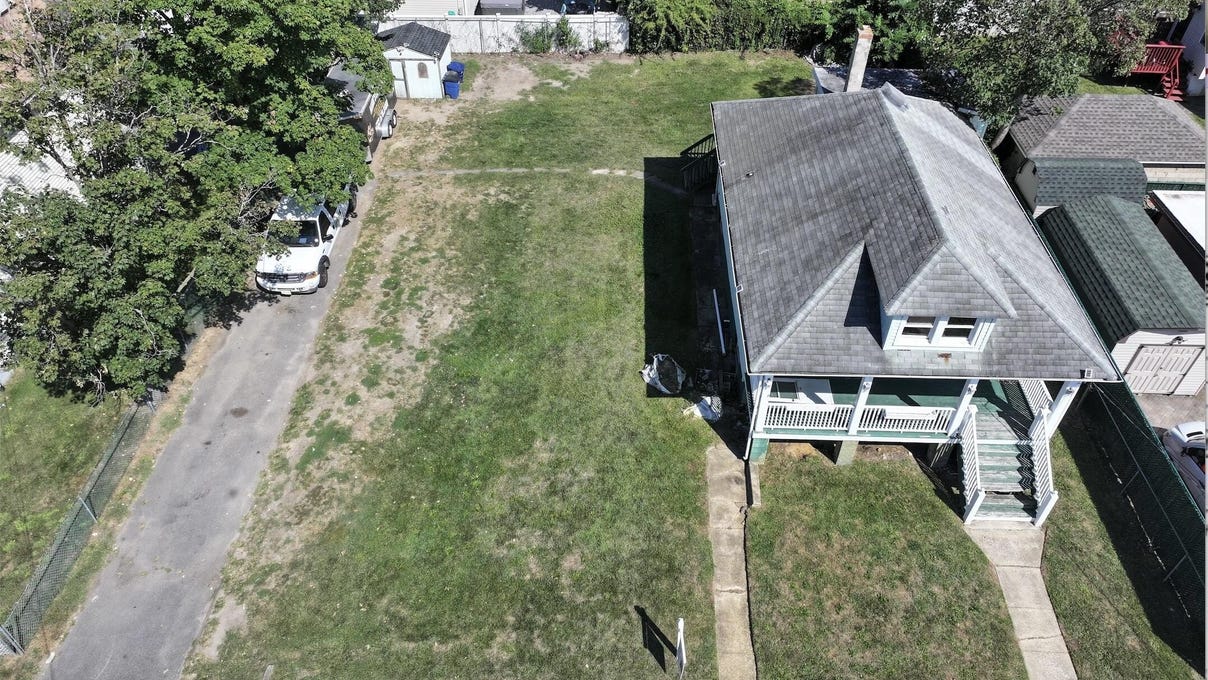 235 Hearn Ave  