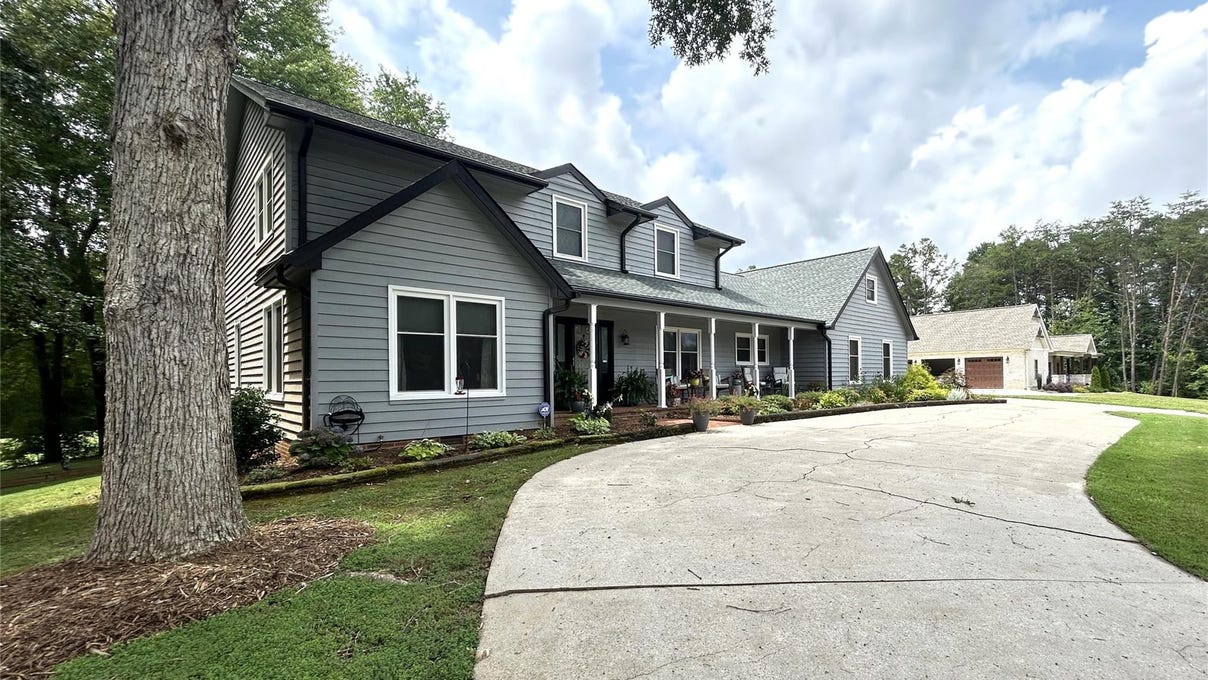 4821 Glen Hollow Ln NE  