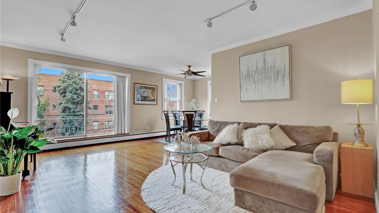 21 Bond St  