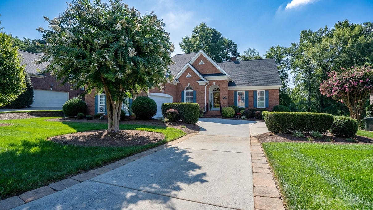 16016 Covington Pt Ln  