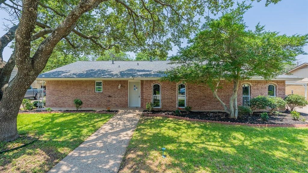 1702 Silver Leaf Dr  