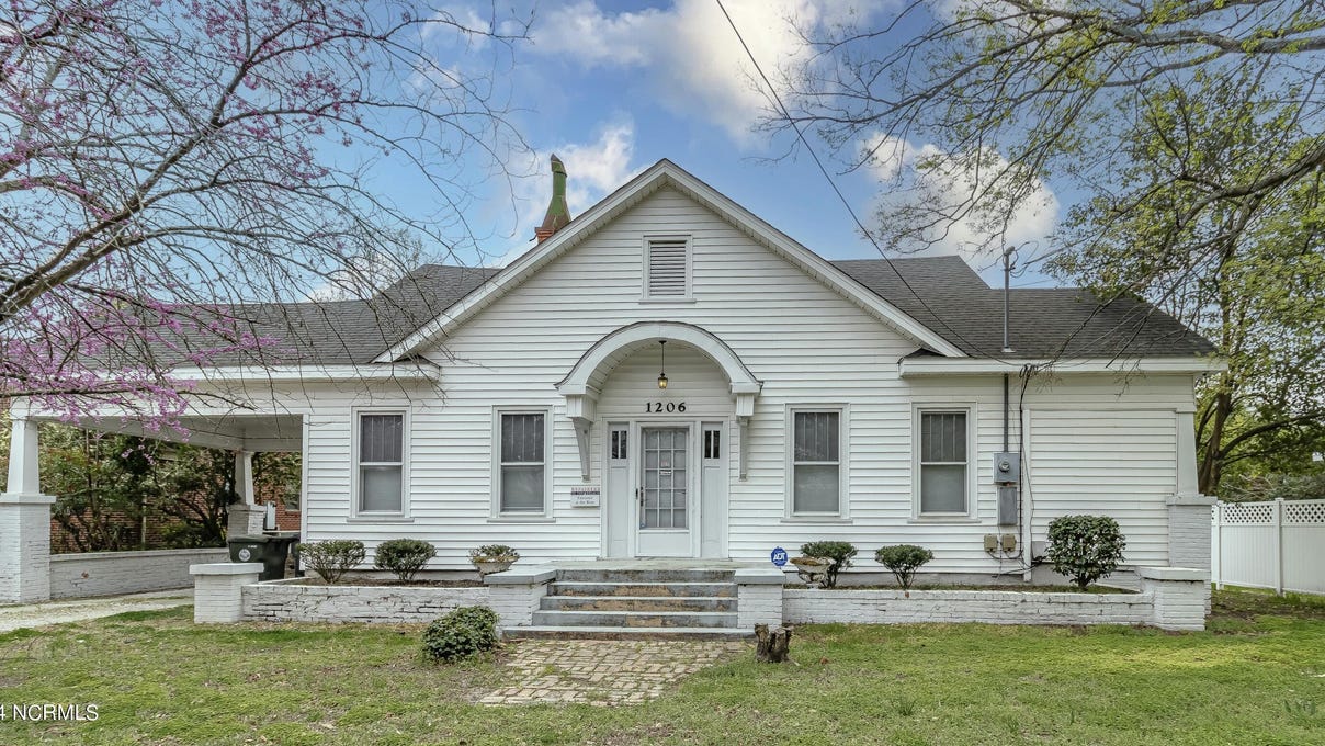 1206 E Ash St  