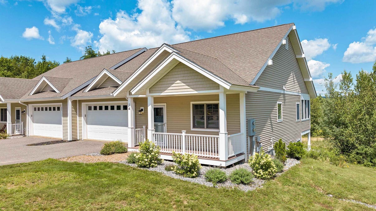 14 Stonehenge Cir  