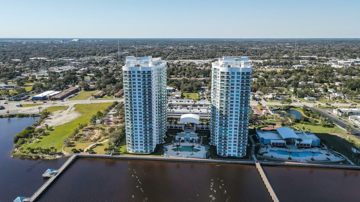 241 Riverside Dr Unit 2008  