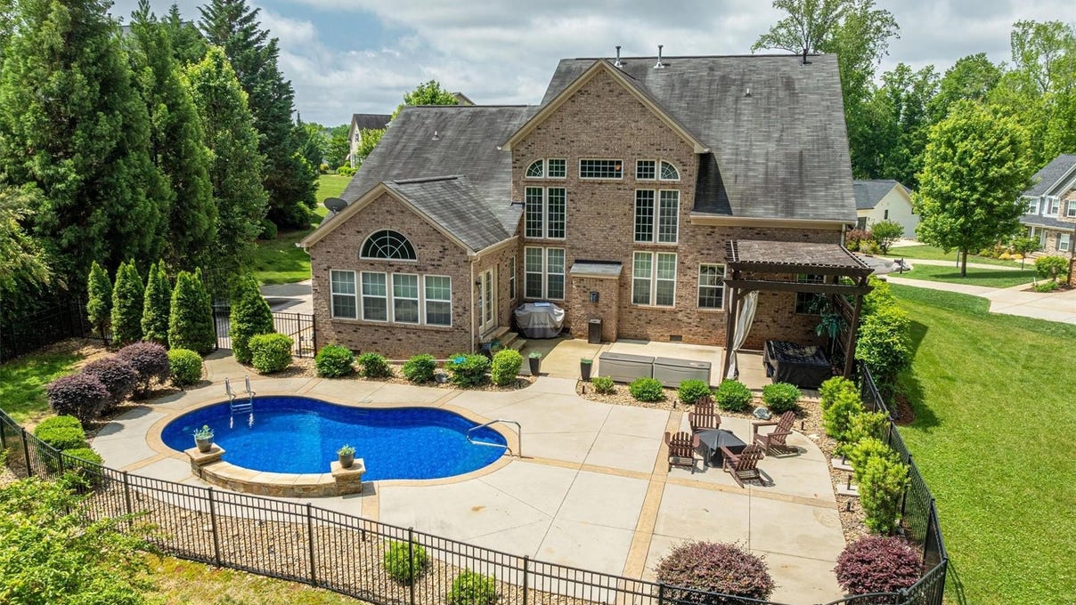 3016 Applewood Pt Ln  