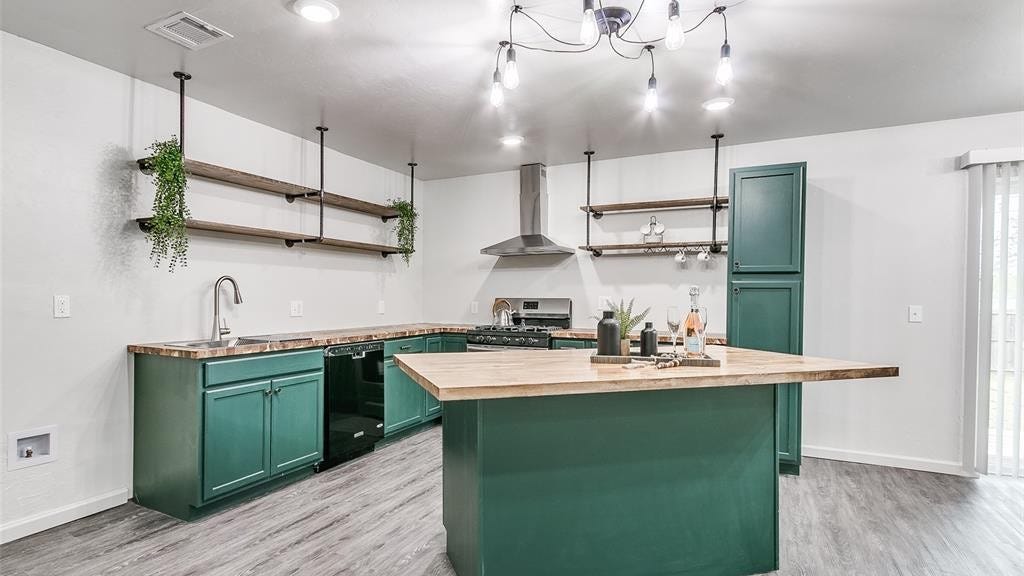 2717 N Nottingham Way  