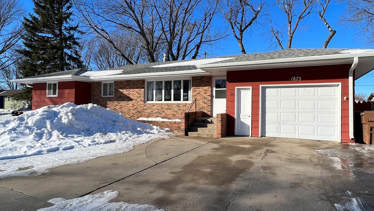 1875 Lampert Dr SE, Huron, SD 57350 House for Sale