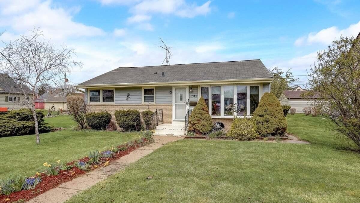 1312 Marion, South Milwaukee, WI 53172 House for Sale
