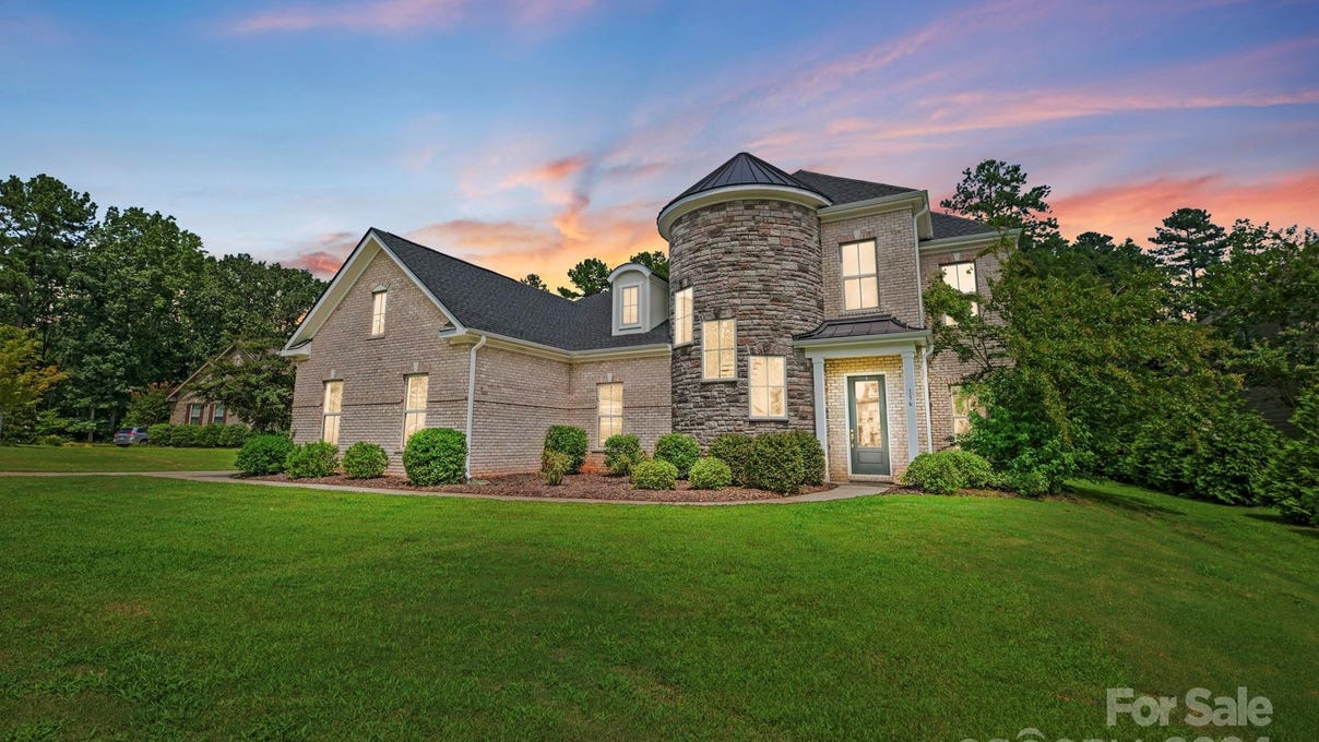 156 Leaning Tower Dr