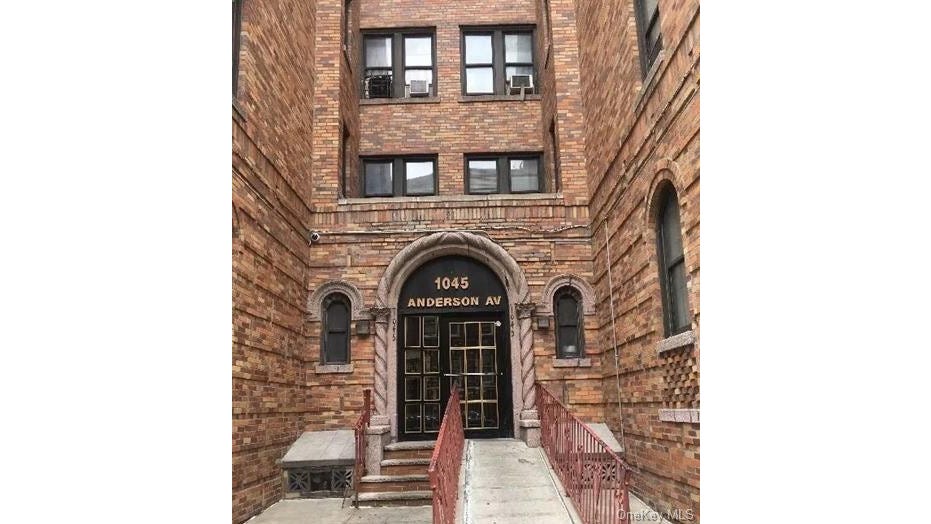 1045 Anderson Ave  