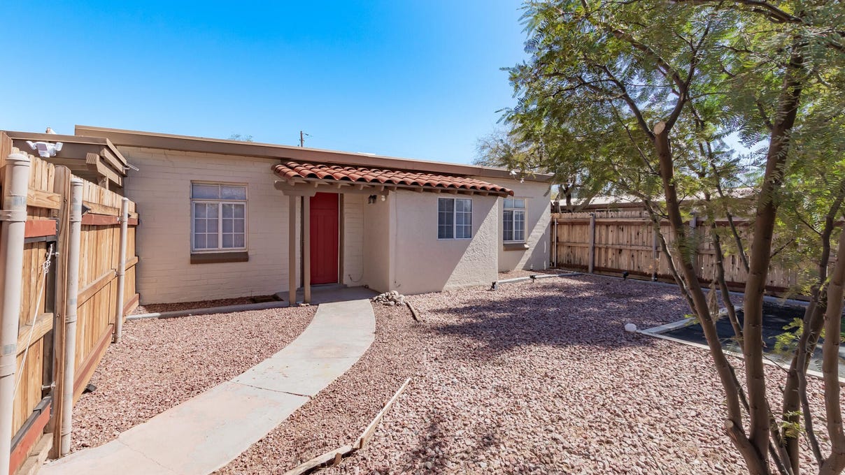 2544 N Columbus Blvd  