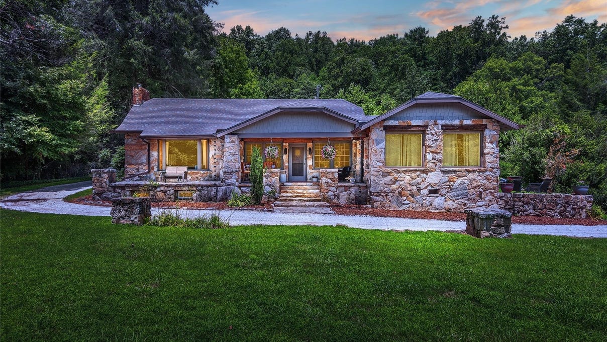 535 E Chestnut Gap Rd  