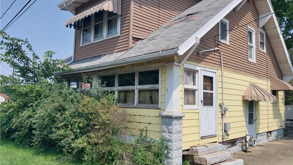 8465-8455 Leavitt Rd